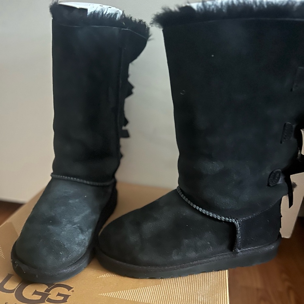 Kids Black Bailey bow uggs.